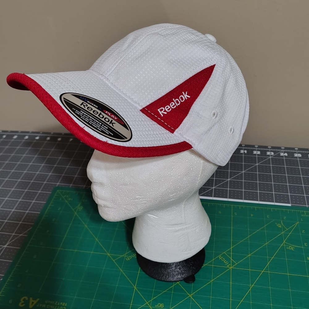 Reebok White UnisexGolf Cap with Red Trim, Adjustable, Never Used